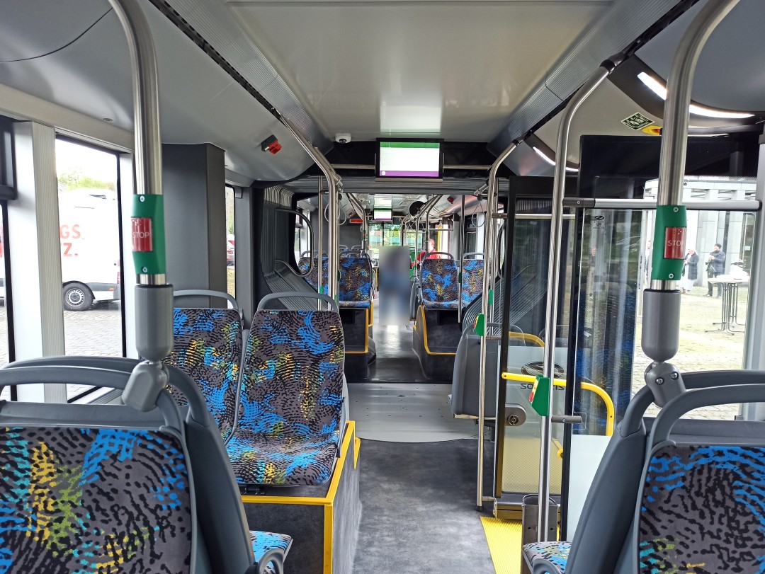 Gelenkobus Nr. 052 vom polnischen Typ Solaris  Kiepe IMCllino 18 Kiepe IMC - Innenansicht von hinten nach vorn